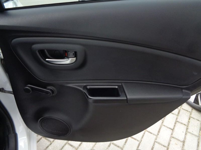 Toyota Yaris 1.5 VVT- i  82 kW - fotka 25 z 26