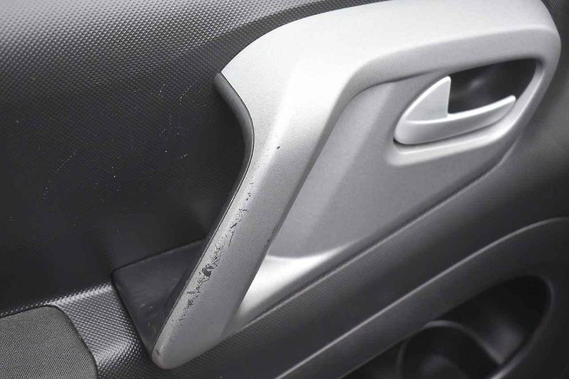 Peugeot Partner byl čtyři roky starý a najel 84 000 kilometrů
