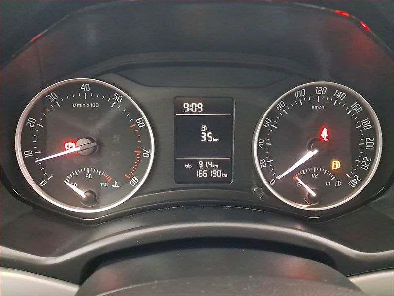 Škoda Octavia (2012) 1.4 TSI, Tempomat - fotka 11 z 16