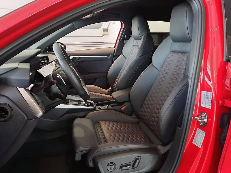 Audi RS 3 (2023) Sportback 2.5 TFSI quattro (29 - fotka 7 z 28