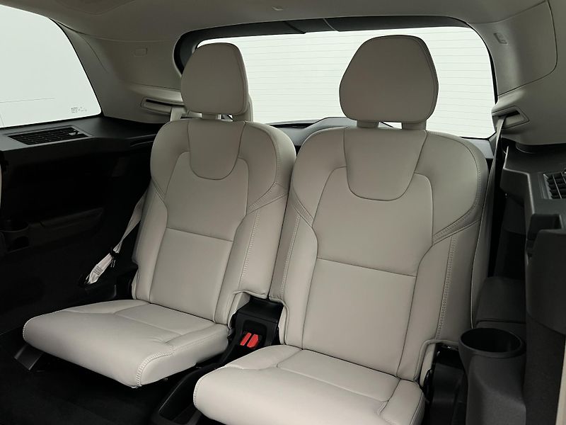 Volvo XC90 (2026) T8 AWD AUT RECHARGE DARK PLUS - fotka 6 z 46
