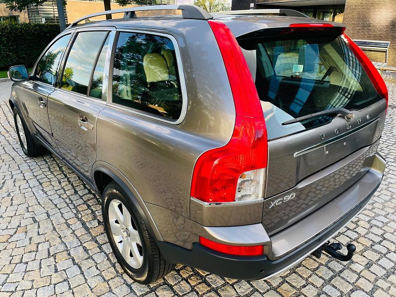 Volvo XC90 2.4 D5 4x4 AUT SERVISKA TAŽNÉ - fotka 17 z 48
