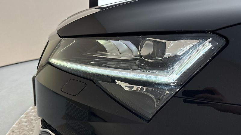 Škoda Superb 2.0 TSI DSG 4x4 Scout Combi - fotka 18 z 36