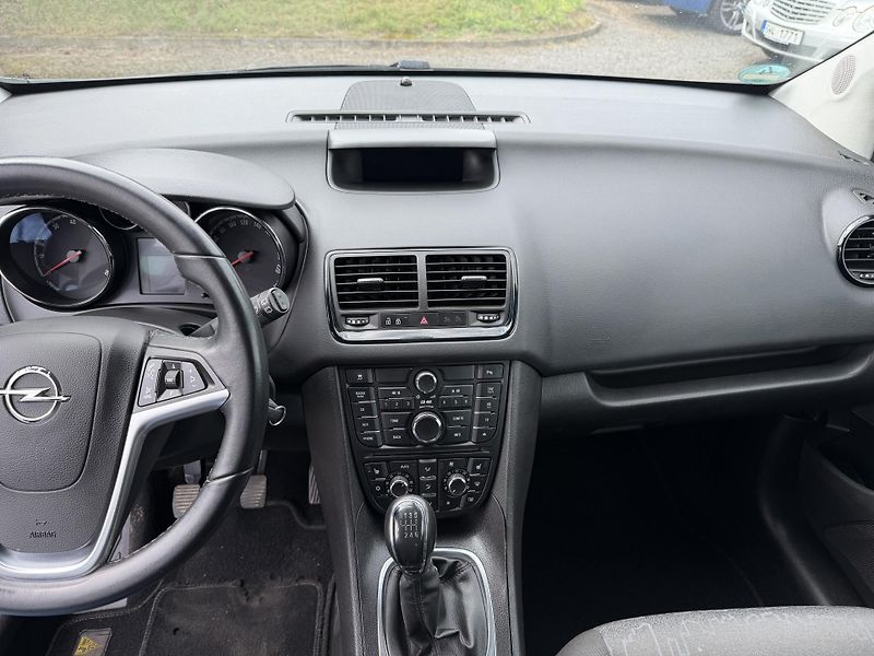 Opel Meriva 1.4iT - fotka 19 z 24