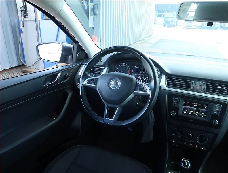 Škoda Rapid (2016) Spaceback 1.2 TSI, Serv.kniha - fotka 7 z 17