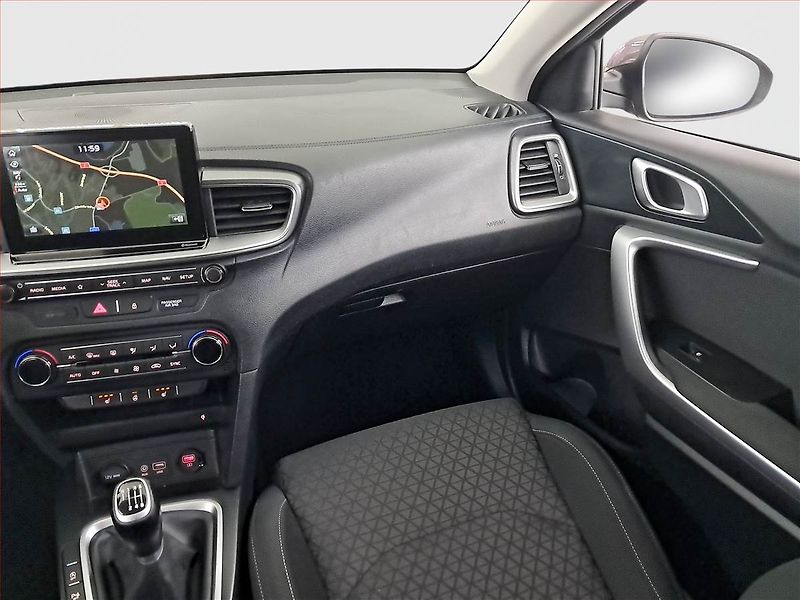 Kia Ceed (2019) 1.4 T-GDI, Serv.kniha, Navi - fotka 8 z 17
