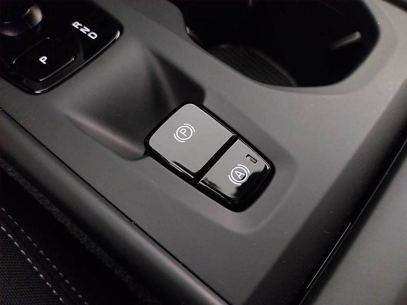 Volvo XC40 (2025) B3 - fotka 17 z 22