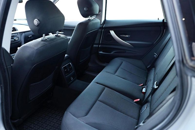 BMW Řada 3 320i xDrive - fotka 14 z 14