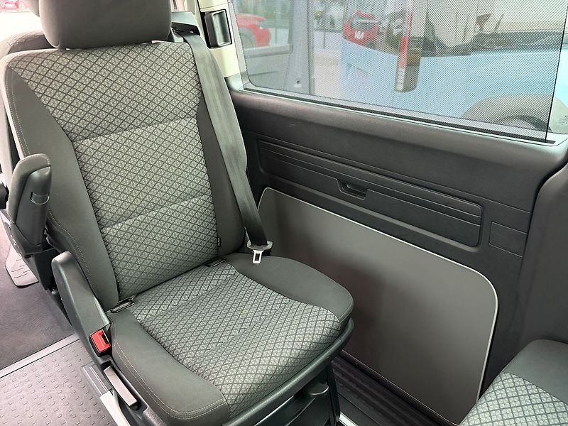 Volkswagen Multivan 2.0 TDi 110kW BULLI WEBASTO - fotka 12 z 17