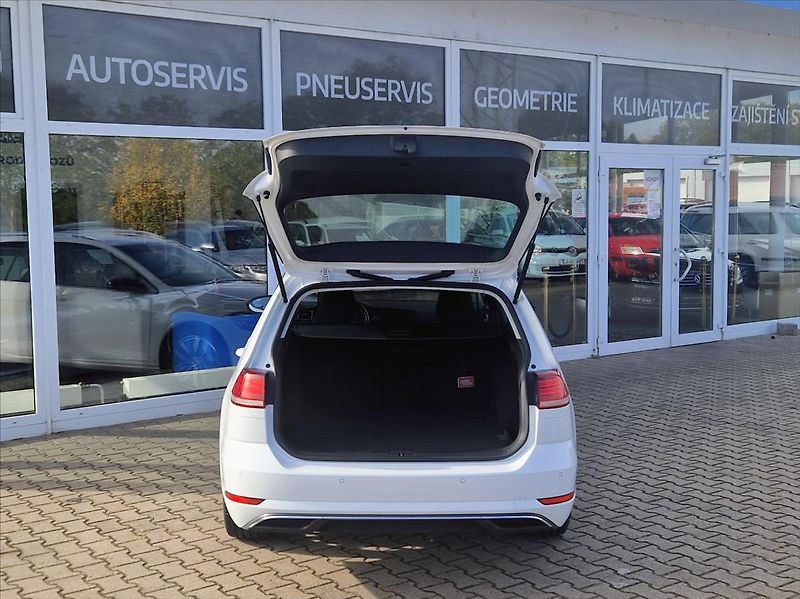 Volkswagen Golf 1,6 TDI LED KOMP.SERV.HISTORIE - fotka 10 z 50