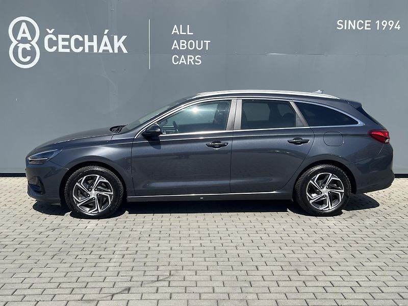 Hyundai i30 (2020) - fotka 8 z 44
