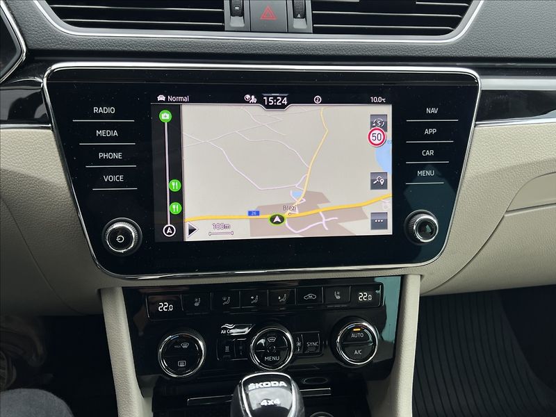 Škoda Superb 2,0 TDI 200HP L&K DSG 4X4 - fotka 35 z 40