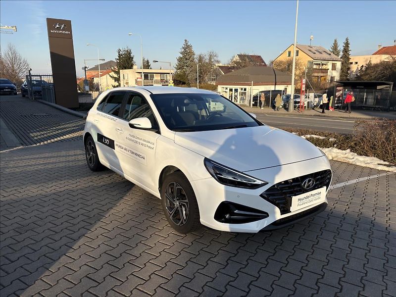 Hyundai i30 1,5 i CVVT  HB Smart - fotka 7 z 17