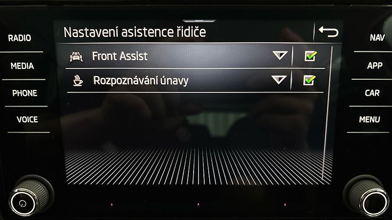 Škoda Karoq 1.5 TSI DSG Style - fotka 24 z 27