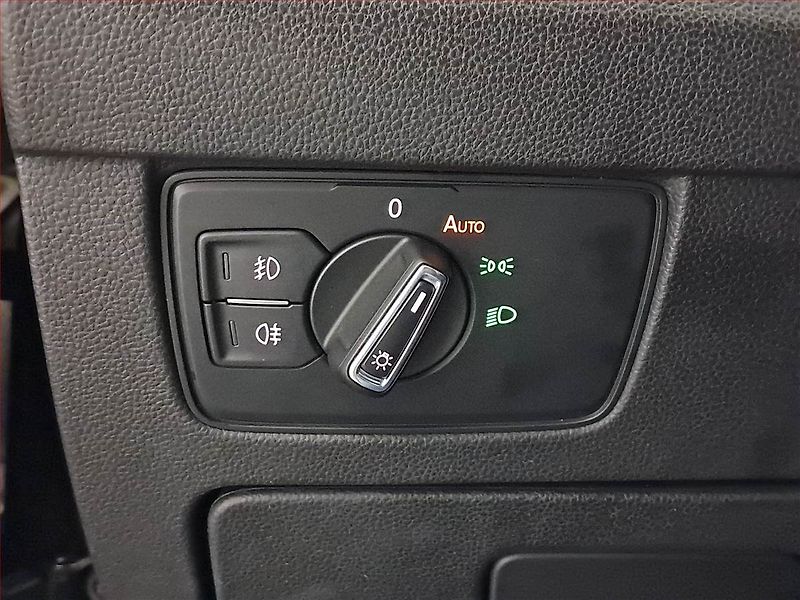 Volkswagen Passat (2017) 2.0 TDI, Automat, Serv.kniha - fotka 19 z 22