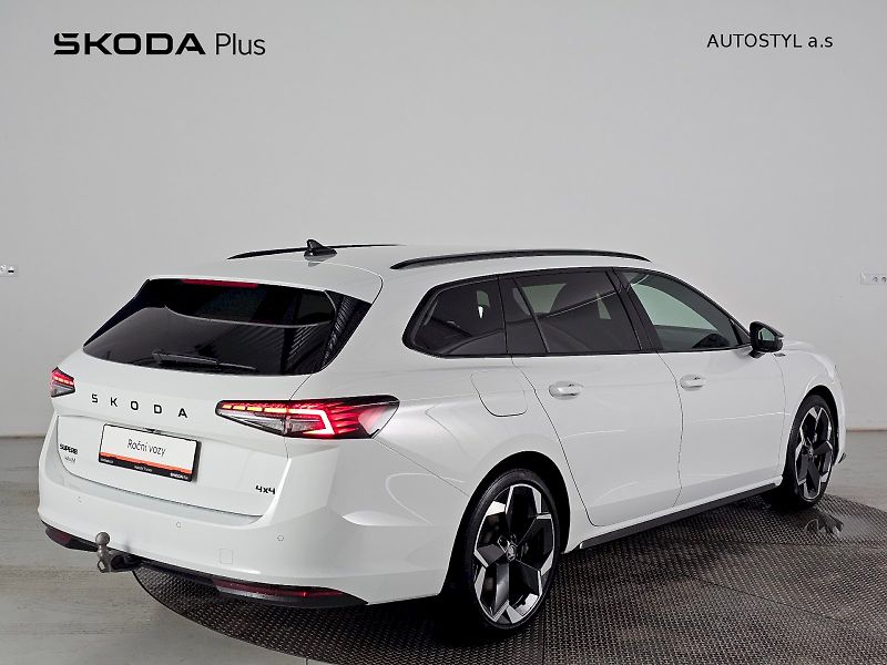 Škoda Superb (2025) 2.0TSi 195kW 4X4 SPORTLINE WEB - fotka 2 z 39