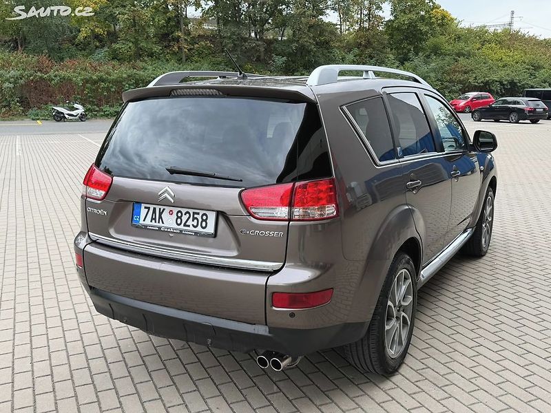 Citroën C-Crosser (2012) 2.2HDi, 115kw 4x4 Aut. 7 míst - fotka 5 z 18
