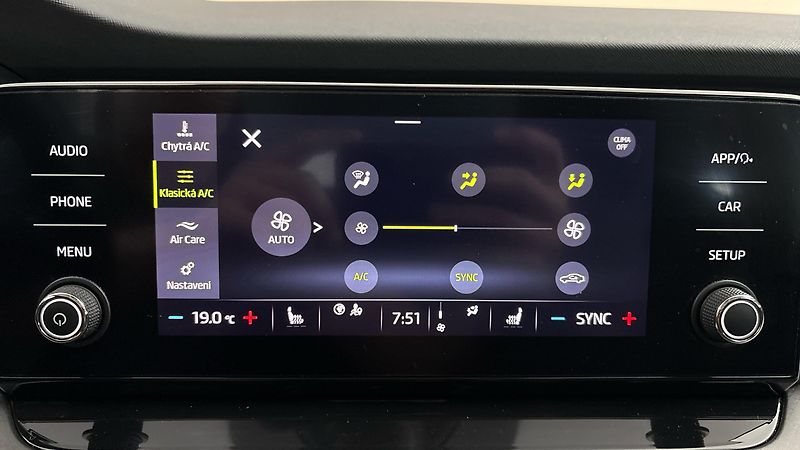 Škoda Octavia 2.0 TDI Ambition Combi - fotka 23 z 23