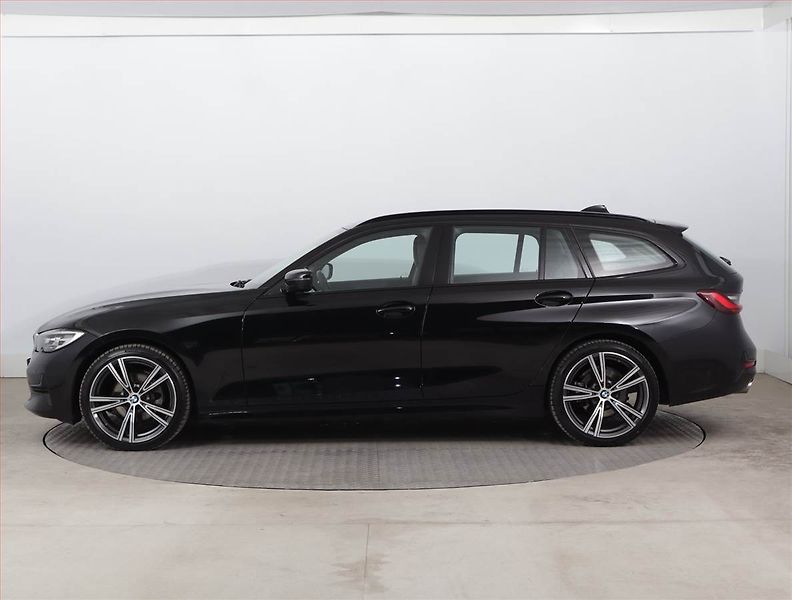 BMW Řada 3 (2021) Advantage 320 d - fotka 3 z 23