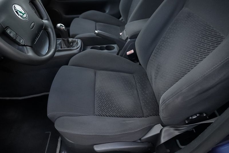 Škoda Superb 1.9 TDi COMFORT - fotka 21 z 31