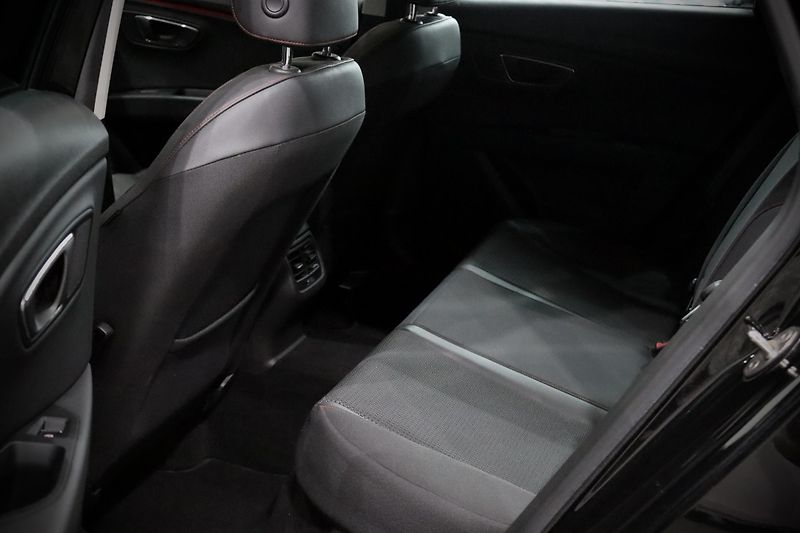 Seat Leon ST 1.4 TSI 92 kW FR - fotka 20 z 35