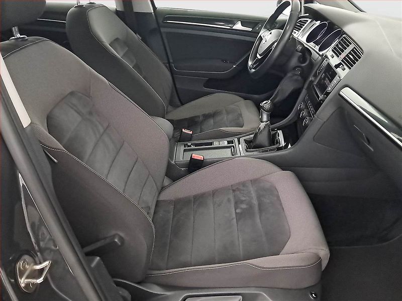 Volkswagen Golf (2017) 1.4 TSI, Tempomat - fotka 9 z 18
