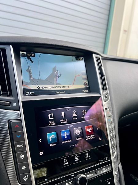 Infiniti Q50 (2014) REPREZENTATIVNÍ SEDAN TOP VÝBA - fotka 18 z 29