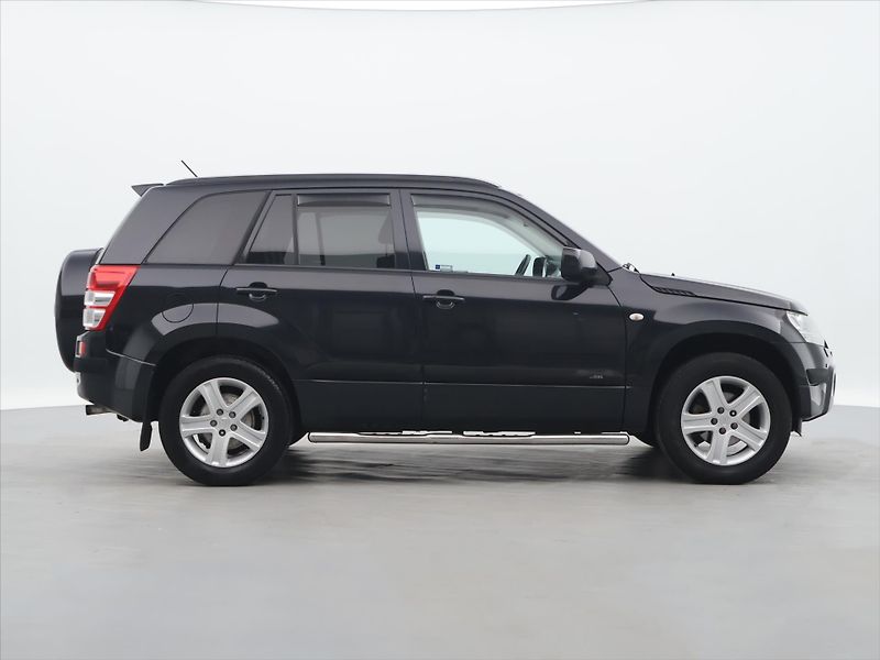 Suzuki Grand Vitara 2,0 JLX 103kW Aut. Tažné CZ - fotka 8 z 27