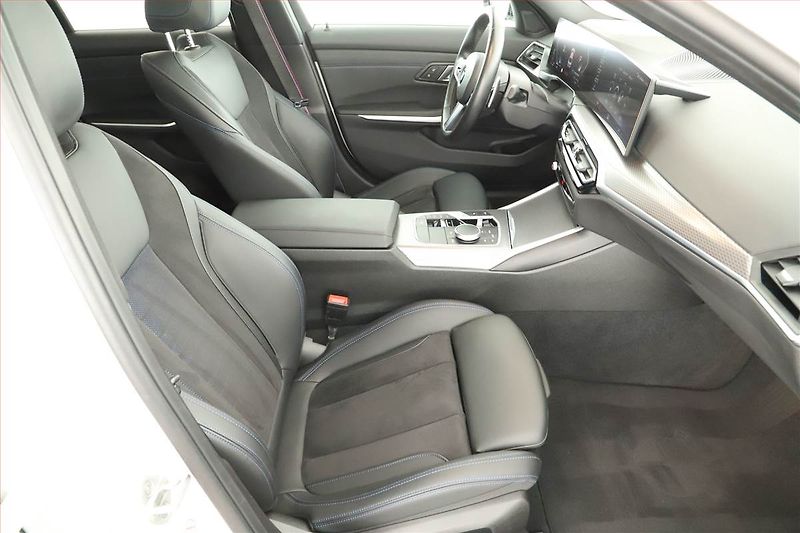 BMW Řada 3 (2024) M340 d xDrive - fotka 7 z 21