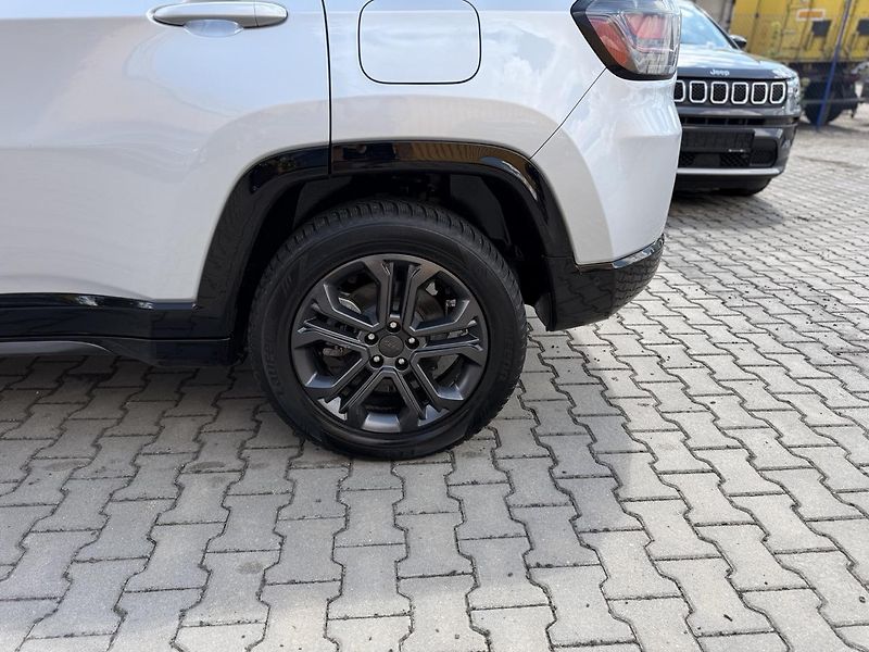 Jeep Compass (2022) 1.3 T4 PHEV REZERVOVÁNO - fotka 50 z 55