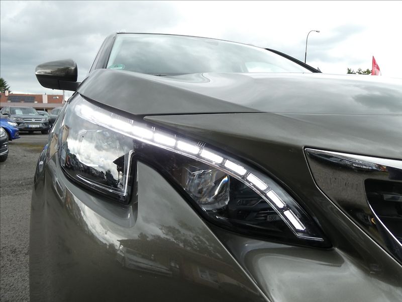 Peugeot 5008 2,0 HDi 110kW Allure serviska - fotka 5 z 41