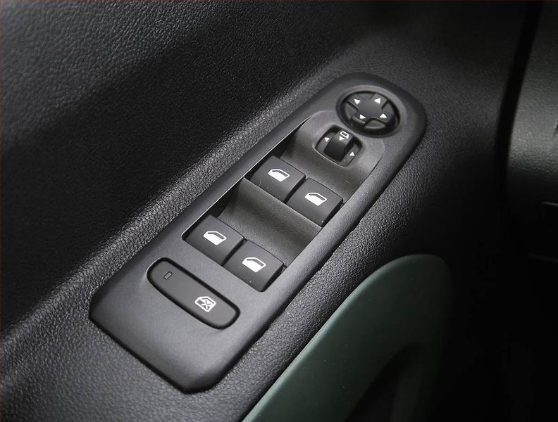 Citroën Berlingo (2019) Feel 1.5 BlueHDi, 5Míst, ČR - fotka 15 z 18