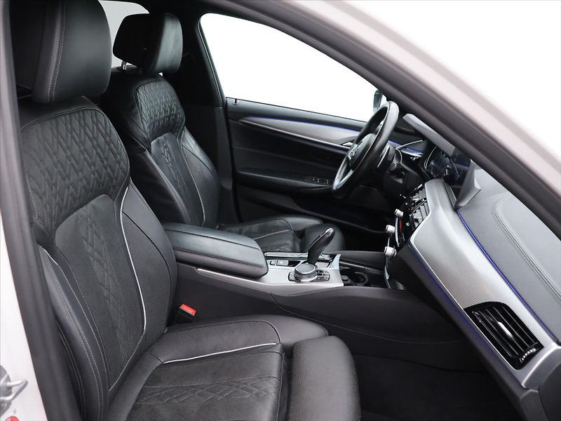 BMW Řada 5 3,0 530d 195kW xDrive CZ - fotka 12 z 37