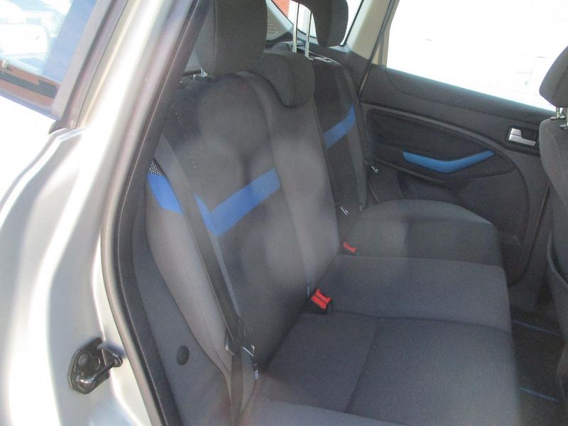 Ford Kuga 2.0 TDCi 4x4 +sada kol - fotka 14 z 30
