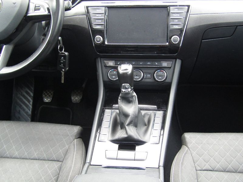 Škoda Superb (2016) 1.6 TDI 88kW - fotka 18 z 38