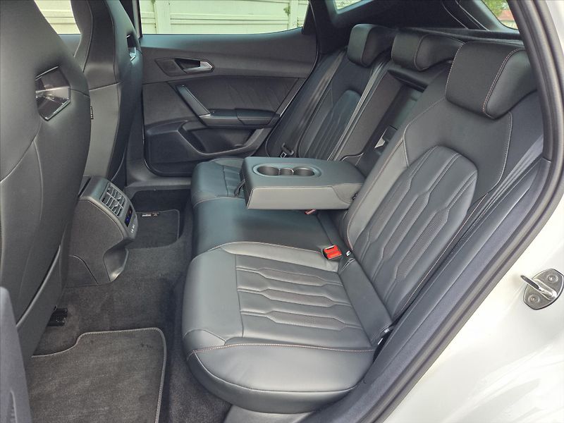 Cupra Formentor 2,0 TSi DSG 4x4 Matrix DCC Zár - fotka 11 z 27