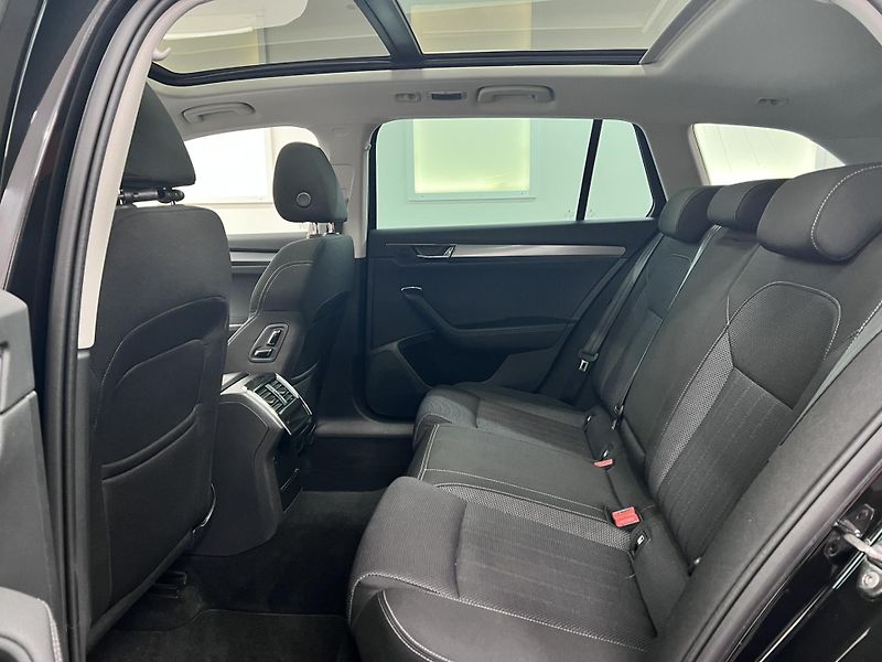 Škoda Superb 2.0 TSI 140 kW Style Servis - fotka 19 z 50