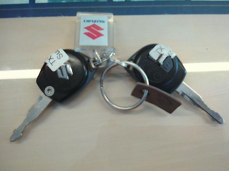 Suzuki SX4 (2008) 1.5i , kola navíc - fotka 33 z 33