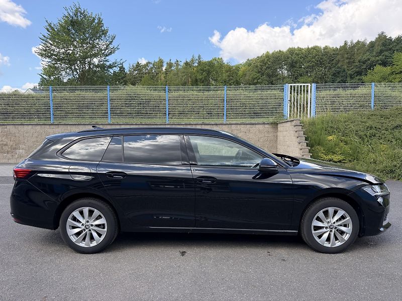 Škoda Superb Kombi 1,5i hybrid auto. závěs - fotka 2 z 19