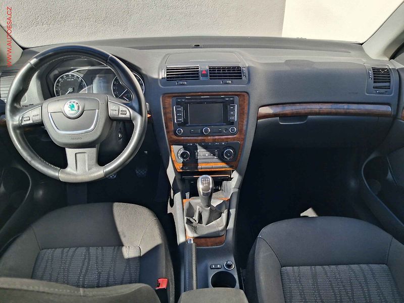 Škoda Octavia (2012) 1.6 TDi, 2.maj,ČR, Elegance - fotka 8 z 16