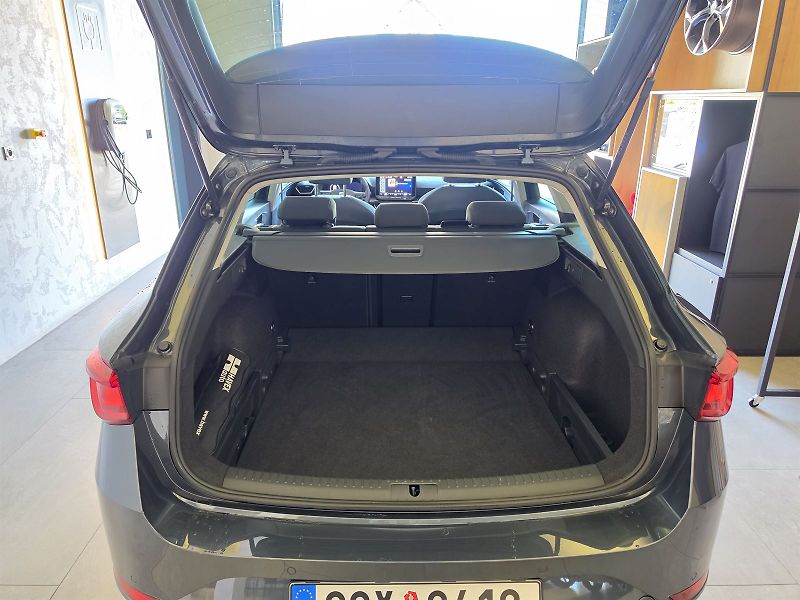 Seat Leon (2024) SP Style 1.5 TSI 115k - fotka 10 z 15