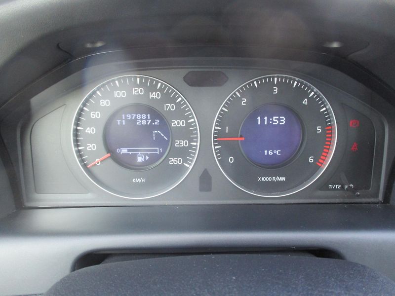 Volvo XC60 2.4 D5*136kW*AWD*197TKM*6MAN.P - fotka 17 z 48