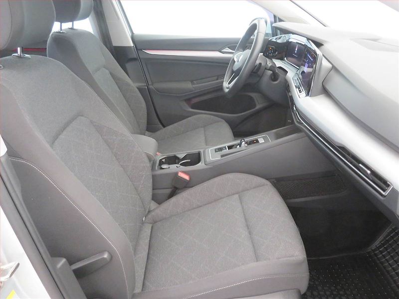 Volkswagen Golf (2021) Life 1.5 eTSI - fotka 9 z 17