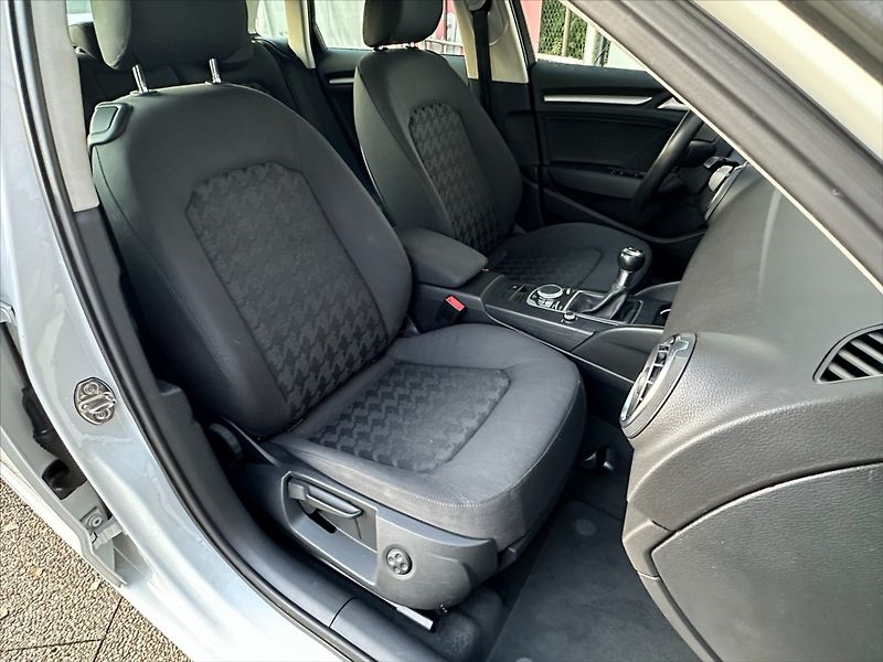 Audi A3 1,6 81kW  Sportback - fotka 13 z 45