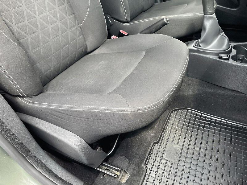 Dacia Duster (2015) 1.6, 84kW,Klima,ČR - fotka 25 z 26