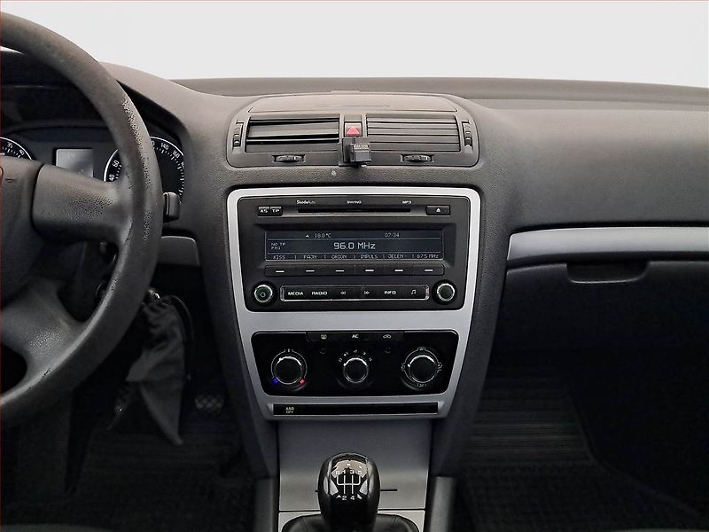 Škoda Octavia (2011) 1.9 TDI, po STK, jezdí výborně - fotka 12 z 17