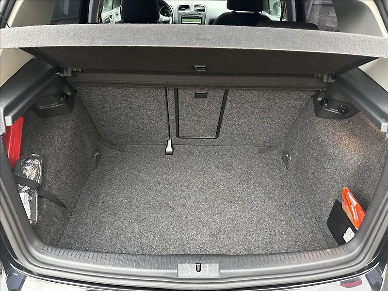 Volkswagen Golf 1,6 MPI - fotka 5 z 20