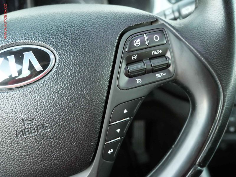 Kia Ceed (2017) 1.6CRDi, ČR, AC, tempo, park - fotka 13 z 18