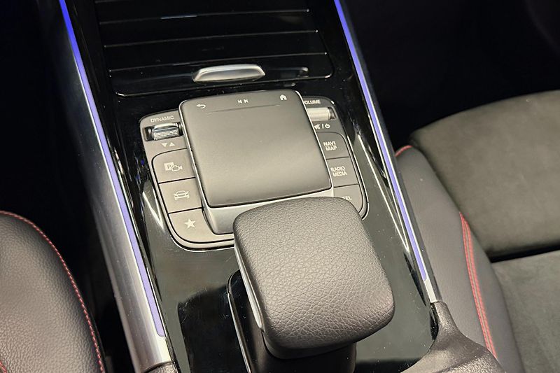 Mercedes-Benz GLA (2021) GLA 220d 4Matic AMG Line - fotka 40 z 121