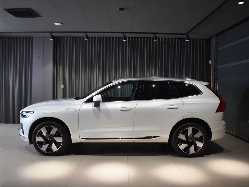 Volvo XC60 2,0 T8 AWD Ultra B&W,Panorama - fotka 2 z 29